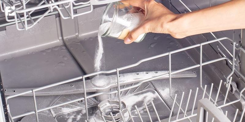 شستن درب و دیوارههای داخلی ظرفشویی