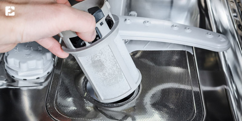 تمیز کردن فیلترها برای جلوگیری از صدای زیاد ماشین ظرفشویی