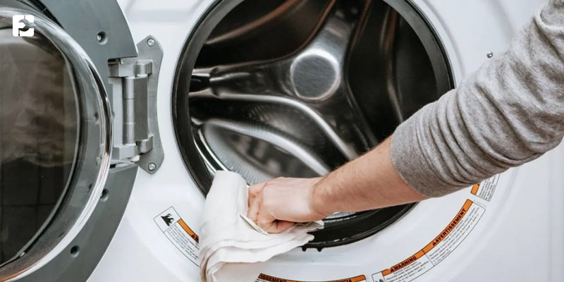 تمیز کردن لاستیک دور درب برای عدم خرابی آب بندی ماشین لباسشویی