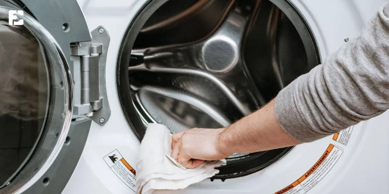 بررسی دوره&zwnj;ای ماشین بر کف کردن بیش از حد ماشین لباسشویی