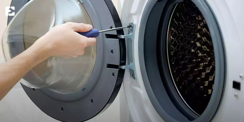 خرابی چفت درب از دلایل قفل نشدن درب ماشین لباسشویی