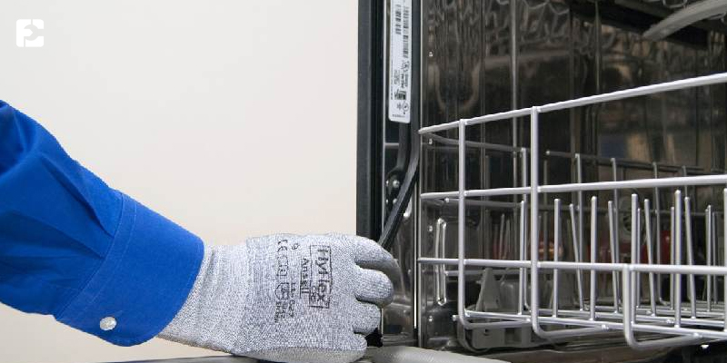 بررسی واشر درب و تمیز کردن آن