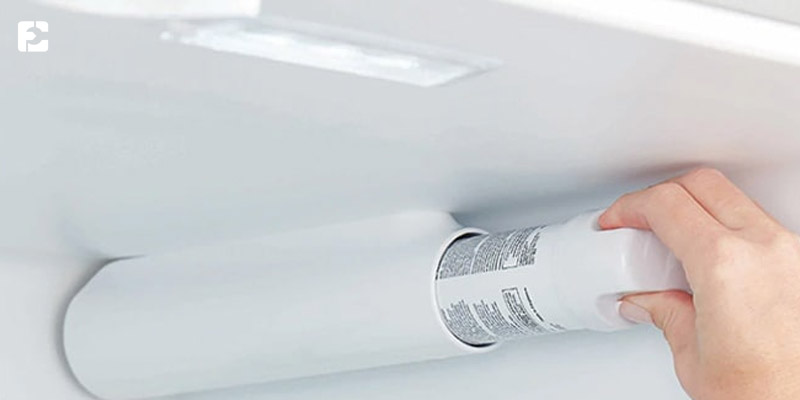 نحوه تعویض فیلتر یخچال هنگام چشمک زدن چراغ فیلتر